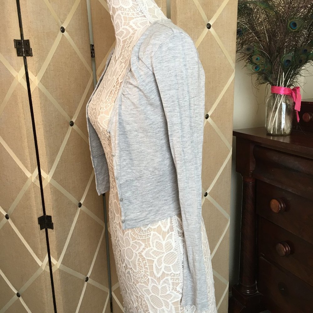 Express Button Up Crop Top - Picture 2 of 8